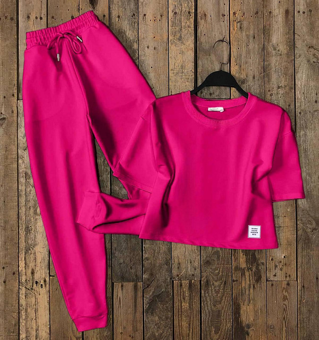 Жіночий прогулянковий костюм-двійка: укорочена футболка + джогери двонитка Малина, 42/44 Одеса - фото 1