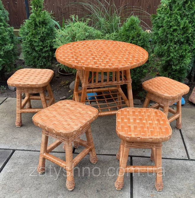 Табуретки и стол, комплект плетеной мебели Киев - изображение 1