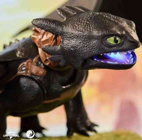 Приручить дракона Беззубик дышащий огнем Dreamworks Dragons.  ОРИГІНАЛ! Харьков