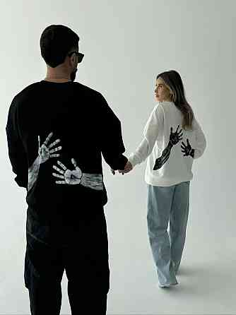 Парні оверсайз футболки «Обійми», з принтом на спині, Чернівці