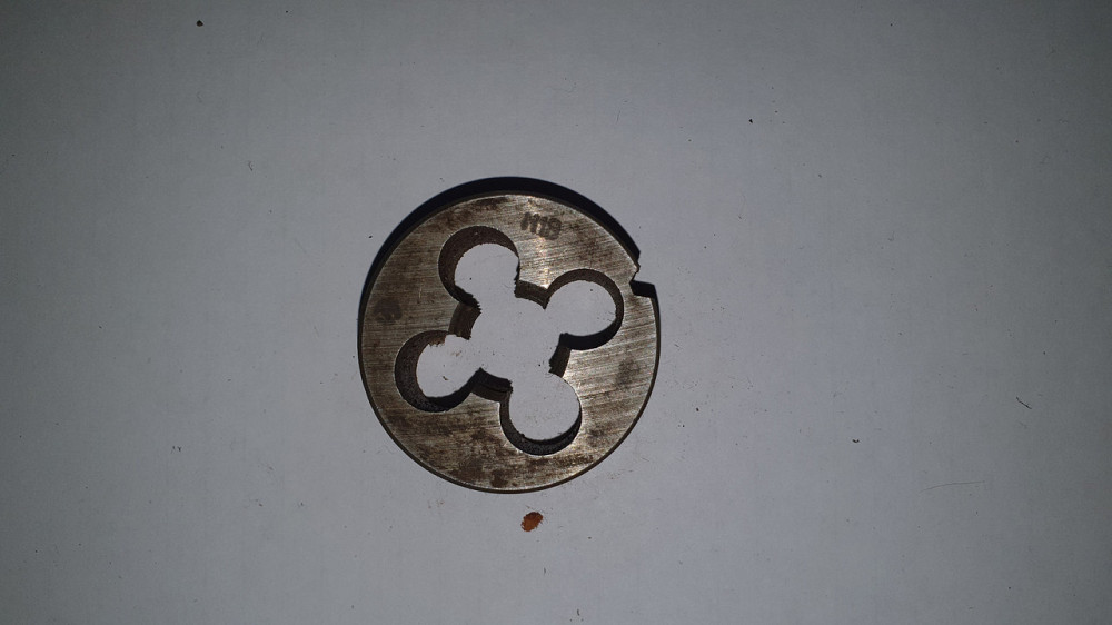 Плашка (лерка) метрична М18х2.5 (основний крок). СРСР. Харків - фото 1