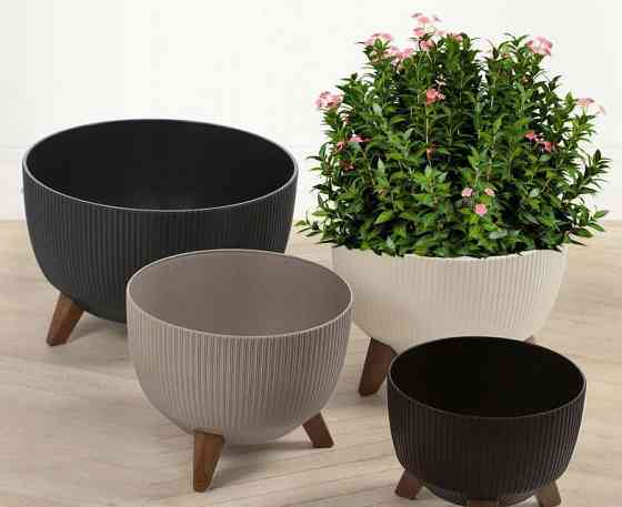 Горшок-кашпо для цветов на ножках 