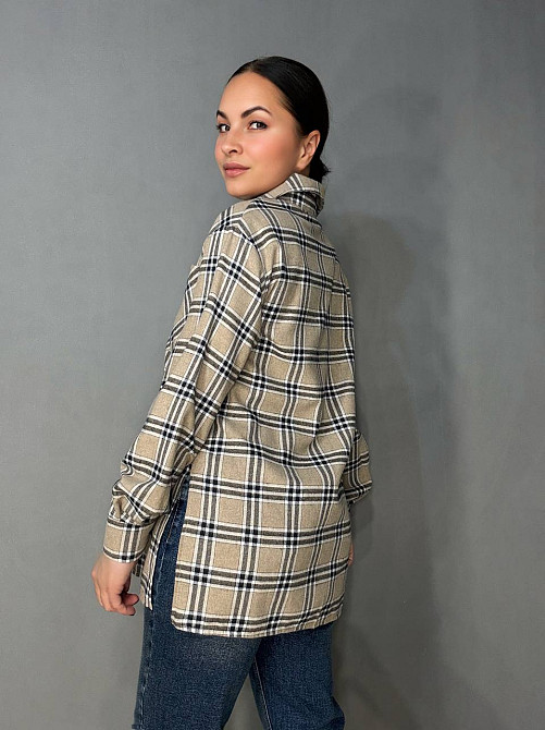 Рубашка женская Ariadna 8052 клетчатая оверсайз разрезы по бокам one size, бежевый, one size Киев - изображение 17