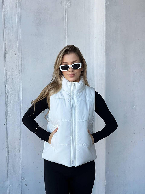 Жіноча тепла жилетка на блискавці плащівка емі на силіконі Білий, 46/48 Одеса - фото 1