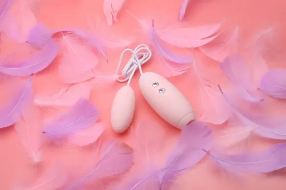 Вакуумний стимулятор з віброяйцем 2-в-1 KISTOY Miss VV Pink Львів