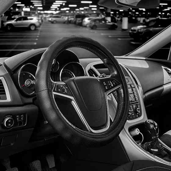 Чехол на руль Carlife 37-39см, кожа, черный, белая резина, один шов, перфорированный Львов