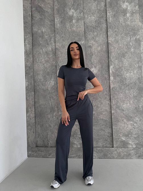 Женский базовый костюм тройка: лонгслив, футболка и штаны микродайвинг Графит Одесса - изображение 9