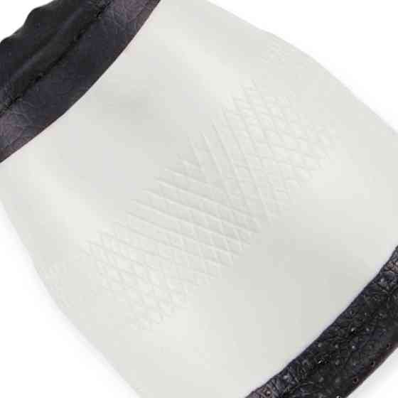 Чохол m шкіра (37 – 39 см) чорний перфор. вставка, рефлений, один шов, біла основа керма Мукачево