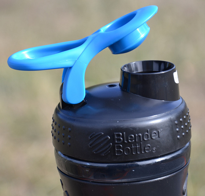 Шейкер спортивний (пляшка) BlenderBottle SportMixer Flip 20oz/590ml Black/Cyan Каменское - изображение 3