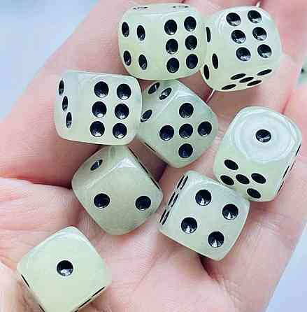 Набор игральных кубиков 6 шт светящиеся в темноте 14 мм, кости для игр, настольные аксессуары Киев