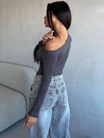 Жіночий базовий асиметричний лонгслів із відкритим плечем рубчик 46/48 Одеса