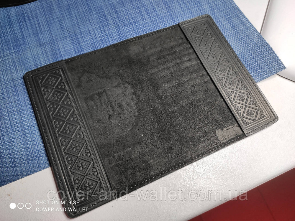 Шкіряна обкладинка на паспорт України з тризубом синього кольору ST Чорний Київ - фото 3