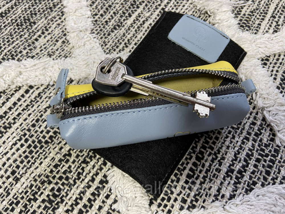 Патриотическая желто-голубая ключница из натуральной кожи (с Украиной в сердце) Grande Pelle Киев - изображение 5