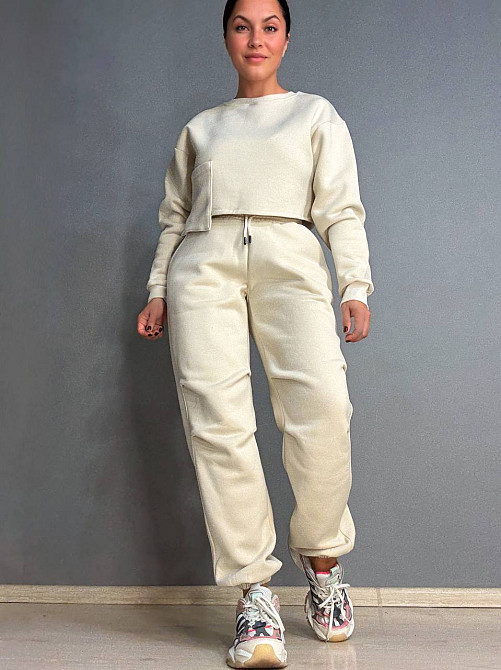 Костюм женский Quzen 490-480 укороченный свитшот с карманом и джогеры утепленный светло бежевый, світло-бежевый, L Киев - изображение 1