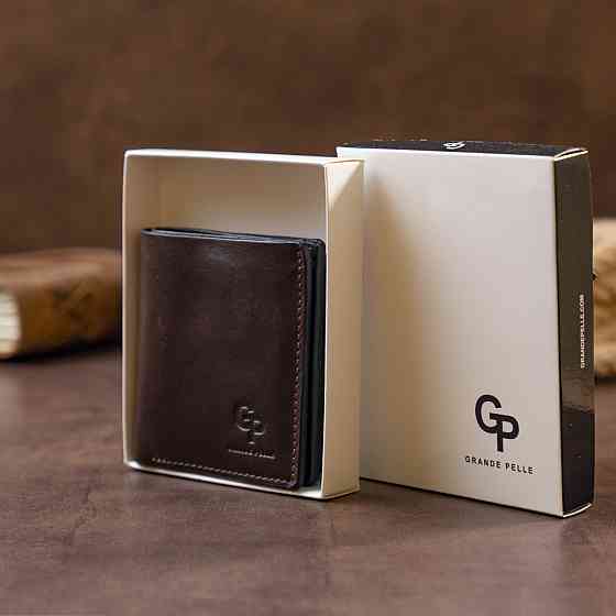 Вертикальне глянсове портмоне з накладною монетницьою GRANDE PELLE 11330 Шоколадне Київ