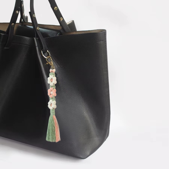 Набір макраме для ручного плетіння і в'язання брелока "Квіти" для ключів і аксесуарів20х2. 2 см, зелений Кам'янець-Подільський