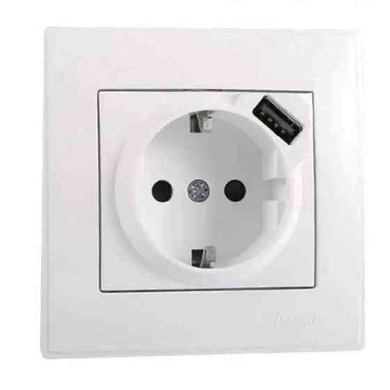 LESYA Розетка із заземленням + USB біла Lezard Харків