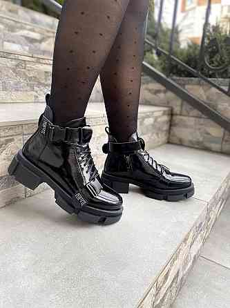 SOTHBY'S Черевики жіночі Sothby's чорні шкіра лакована висота 11см (M-1742 4331) 36-40 Коломыя