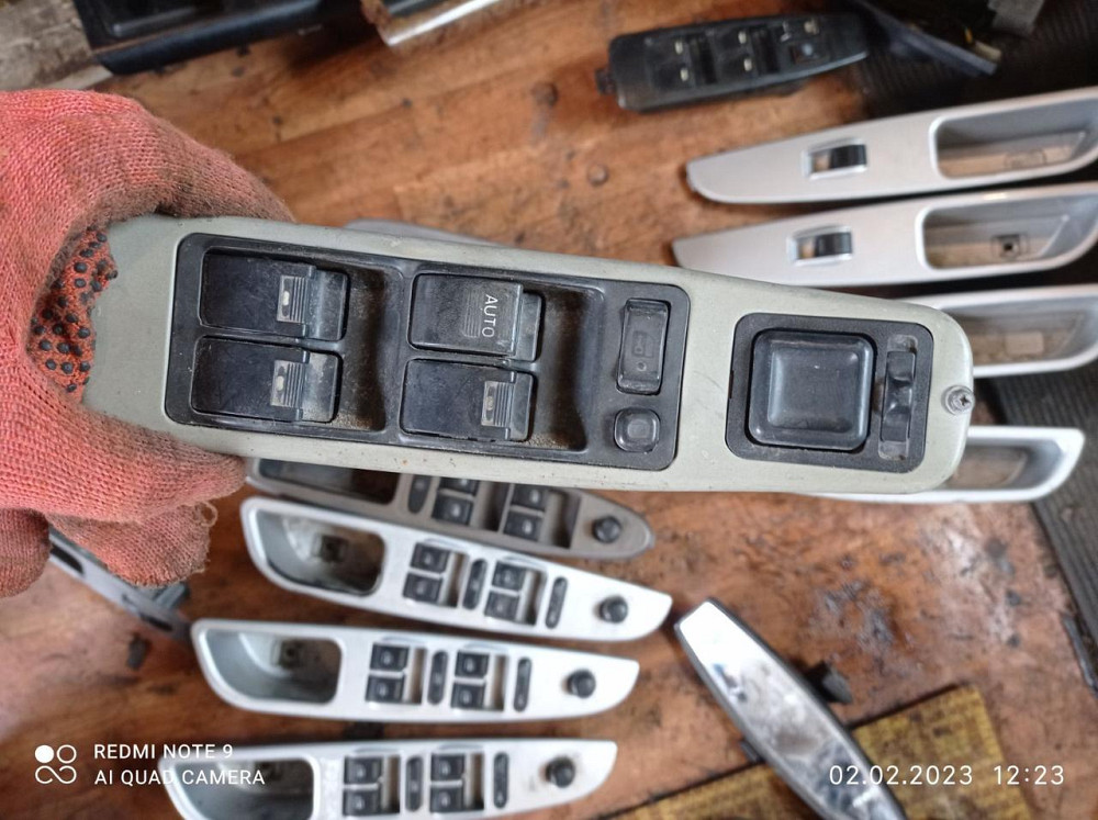 Блок управления стеклоподъемниками для автомобиля Toyota Avensis Verso Київ - фото 1