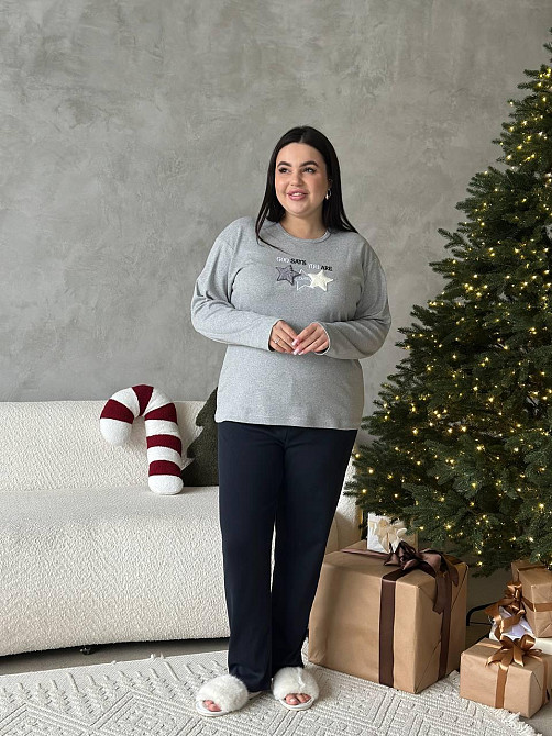 Піжама жіноча великого розміру штани та лонгслів батал PLUS SIZE з вишивкою зірки для дому та сну з довгими рукавами сіра 3XL Одеса - фото 6