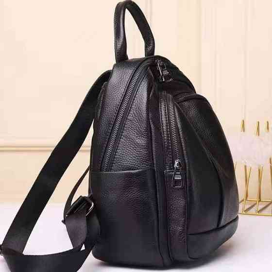 Чорний жіночий шкіряний рюкзак для прогулянок Київ