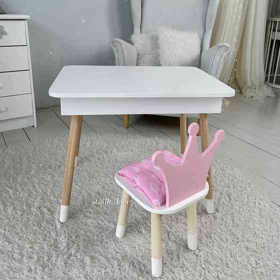 Детский столик белый и стульчик корона розовая. Столик с нишей для карандашей и разукрашек Киев