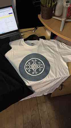 Футболка «Світ навиворіт» з логотипом (етно принт) Черновцы