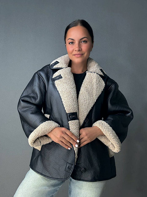 Дублянка жіноча Aftf Basic 242 з бежевим хутром на ґудзиках чорна, чорний, M Київ - фото 1