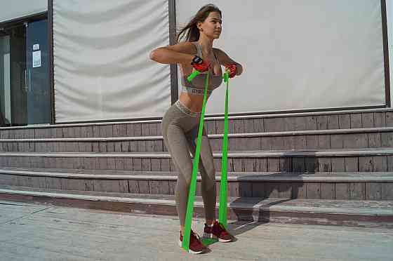 Стрічка-еспандер для фітнесу та реабілітації PowerPlay 4112 0.4мм MediBand Light зелена (9 кг) Київ