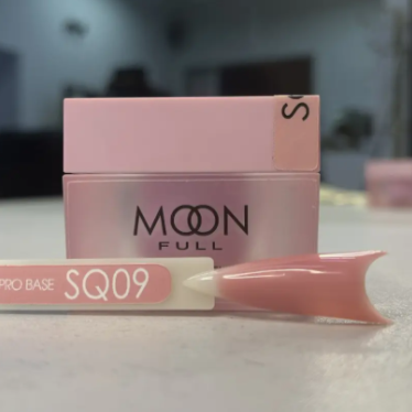 База для нігтів MOON FULL Nude Pro Base SQ09 30мл HEMA & TPO FREE Херсон - фото 1