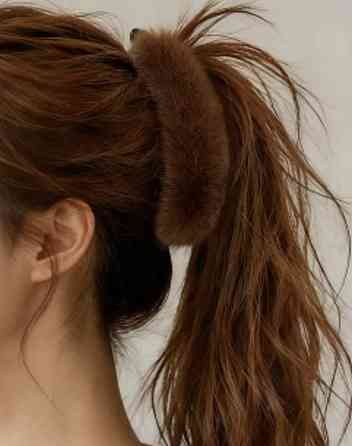 Шпилька-банан зі штучного хутра Смела