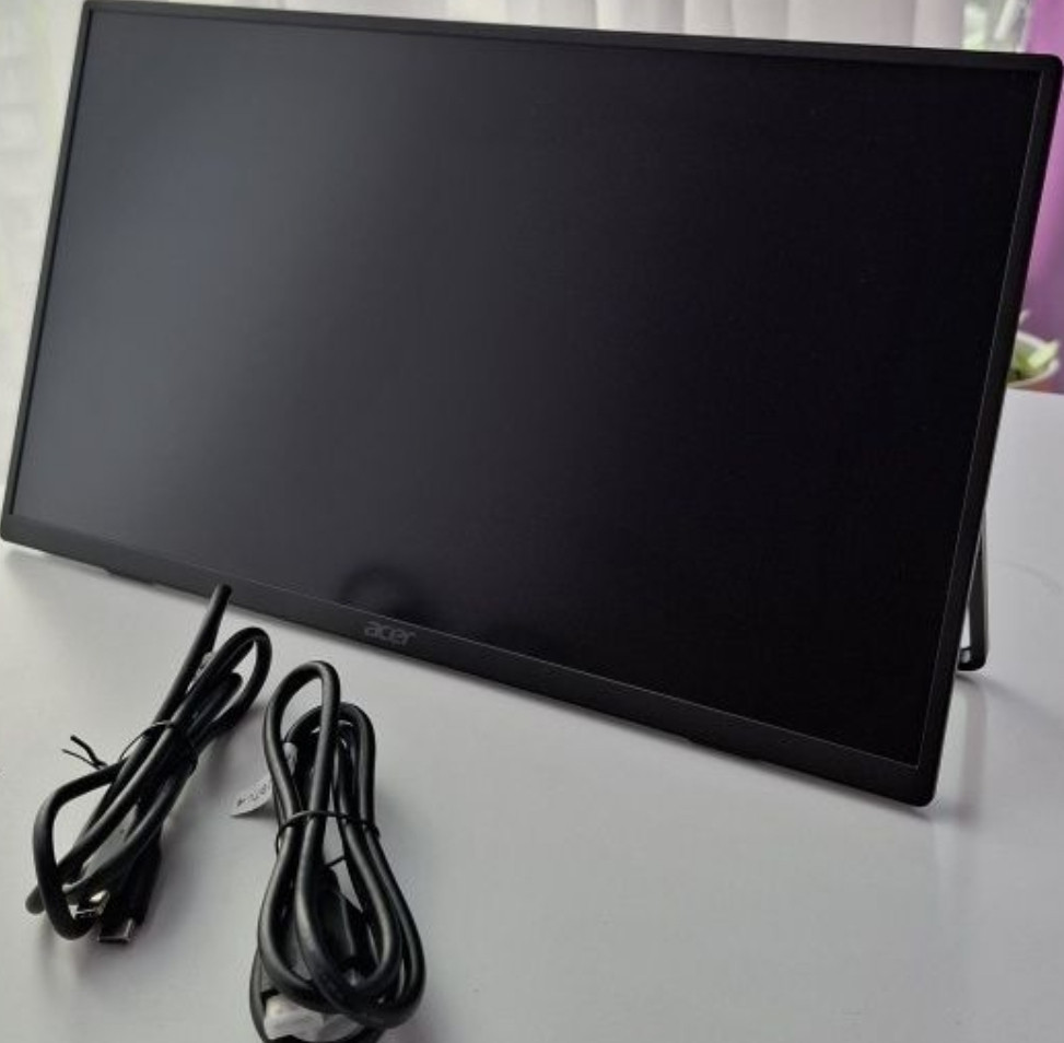 Портативный монитор 15.6