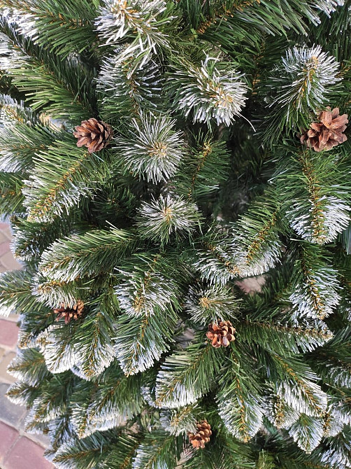 Штучна ялинка з інійом і шишками ПВХ плівка 2.5 Одеса - фото 4