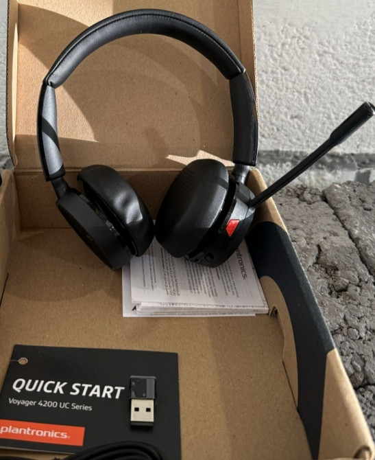 Опломбована спеціалізована гарнітура Plantronics Voyager 4220 UC Киев - изображение 3