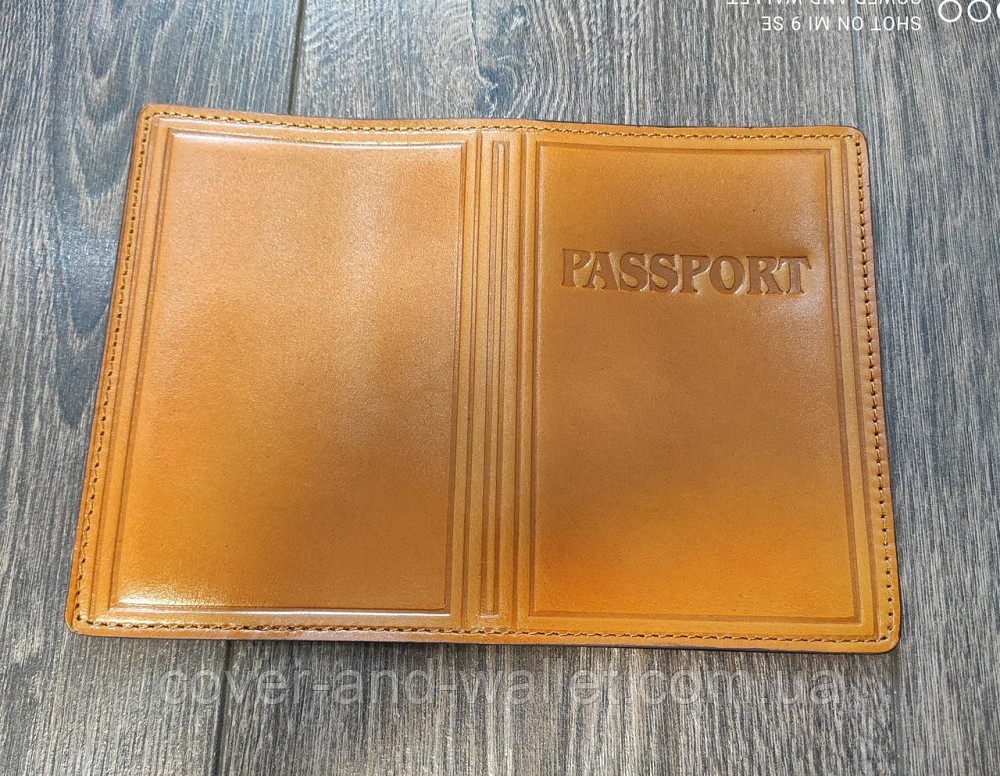 Шкіряна обкладинка на закордонний паспорт жовтого кольору з прозорим вікном PS Leather Київ - фото 4