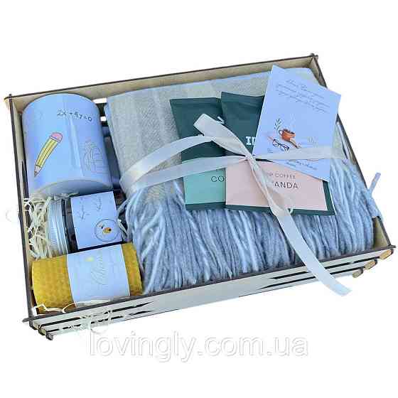 Подарочный набор для учителя в деревянном боксе с пледом и кофе Ирпень