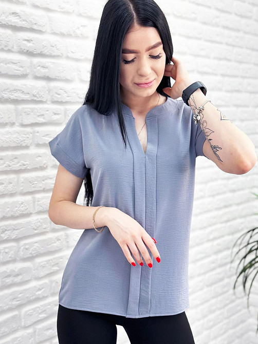 Однотонная летняя блуза 