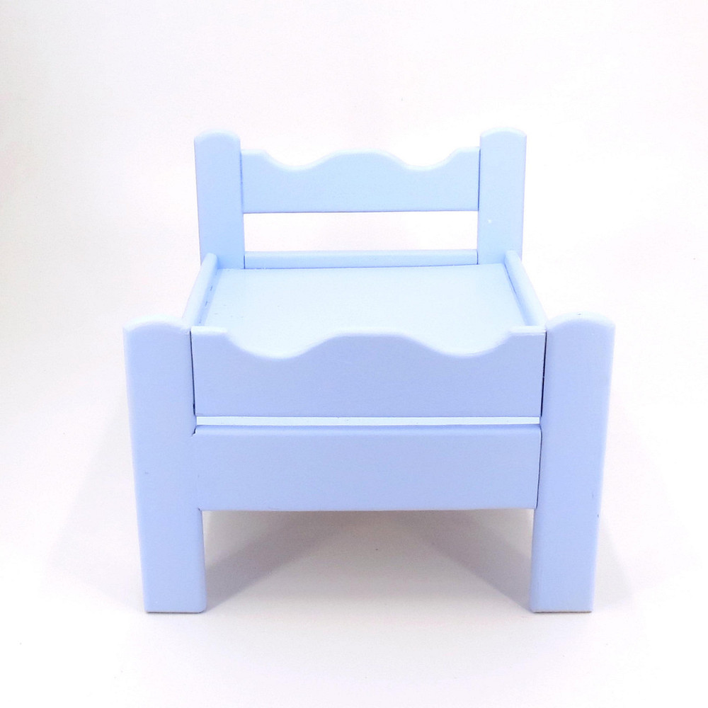 Кровать для кукол 