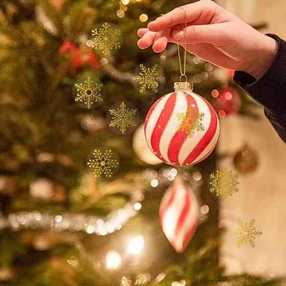 Наклейки зі сніжинками золотисті на рулоні – набір 100 шт Київ