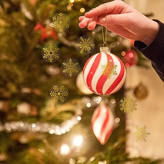 Наклейки со снежинками золотистые на рулоне – набор 100 шт Киев - изображение 5