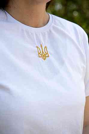 Футболка женская с вышивкой 