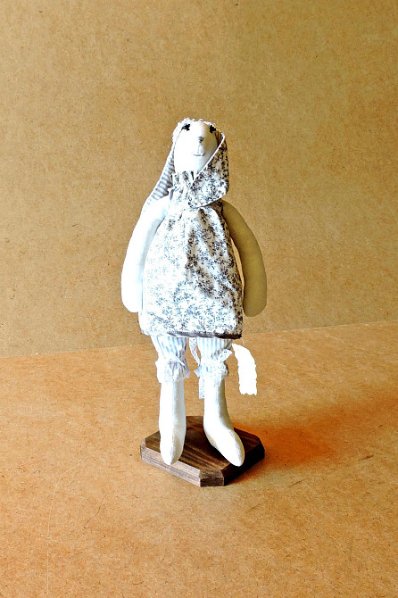 Подставка для кукол 