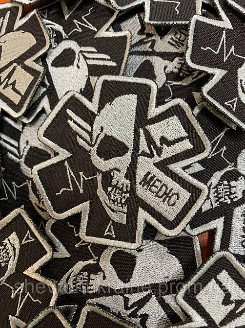 Шеврон MEDIC (Форма контурна. На липучці) Розмір 8x8см Київ - фото 2