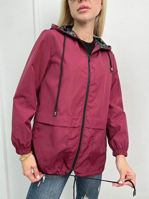 Жіноча вітровка на підкладці з капюшоном "Tysson" оптом | Норма і батал | Розпродаж моделі Київ - фото 8
