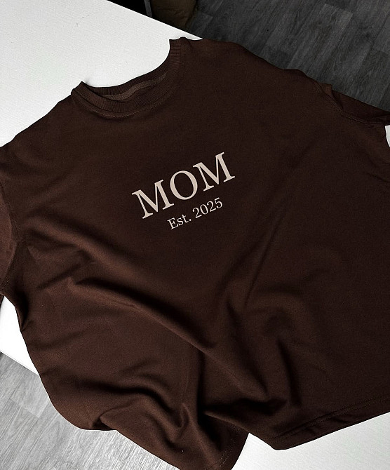 Оверсайз футболка MOM Est. [год] — персонализированная плотная футболка Белый, M Черновцы - изображение 1