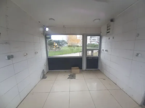 Прокат МАФ (автобусный остановочный комплекс) Слобожанский проспект, Хороший автомобильный и пешеходный трафик. Днепр