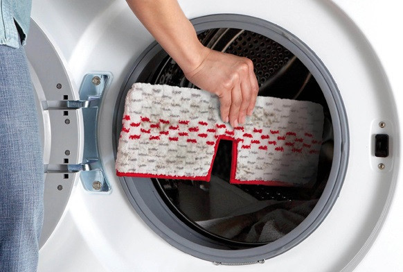 Швабра для влажной уборки с вращающуюся головкой и распылителем 600 мл Vileda 