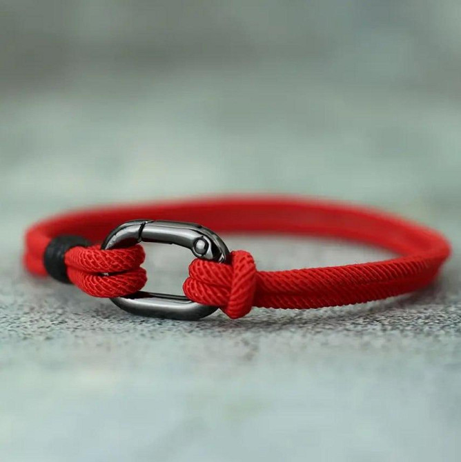 Чоловічий браслет на червоному шнурку з металевим карабіном – довжина 20,5 см Київ - фото 1