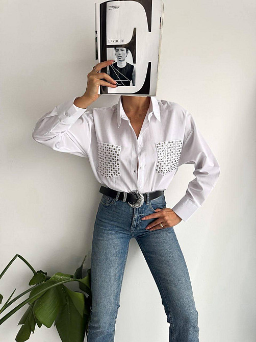 Женская базовая оверсайз рубашка с декором на карманах 65% коттон и 35% полиэстер Белый Одесса - изображение 2