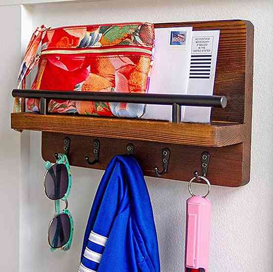 Полка подвесная для хранения мелочей и аксессуаров деревянная для кухни прихожей ванны 5 крючков 30х18х7.5 см,коричневая Каменец-Подольский